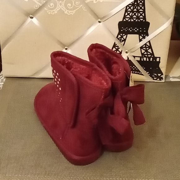 Artic Paw Bow Accent Sequin Boots - Picture 3 of 3